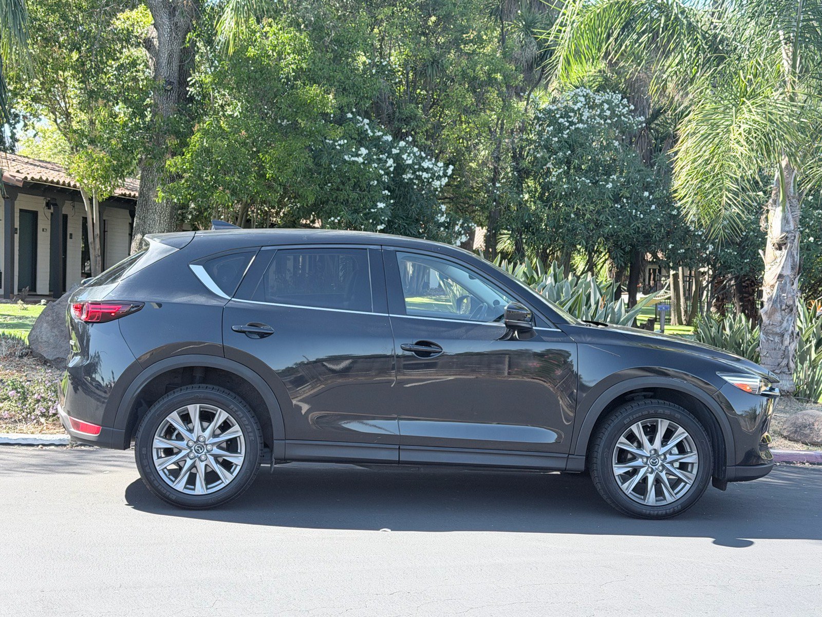 Used 2019 MAZDA CX-5 Grand Touring w/ GT Premium Package FWD image 6