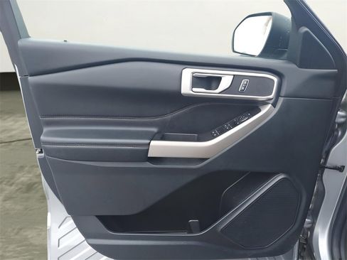 Used 2023 Ford Explorer XLT w/ Equipment Group 202A image 18