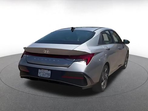 Used 2025 Hyundai Elantra SEL FWD image 12