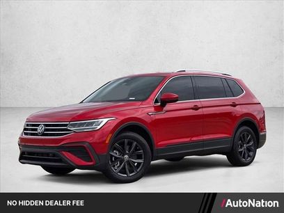 Used 2024 Volkswagen Tiguan SE w/ Panoramic Sunroof Package
