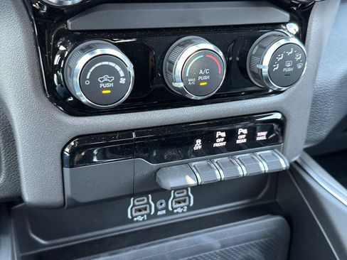 New 2026 RAM 1500 Express AWD/4WD image 27