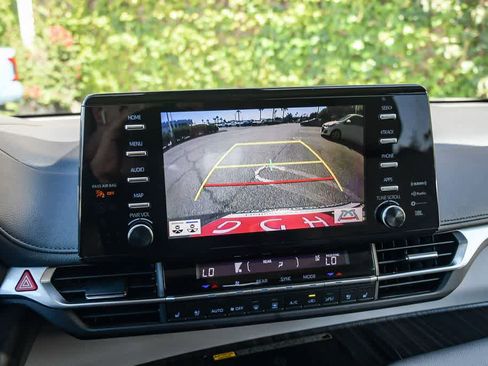 Used 2021 Toyota Sienna Limited FWD image 24