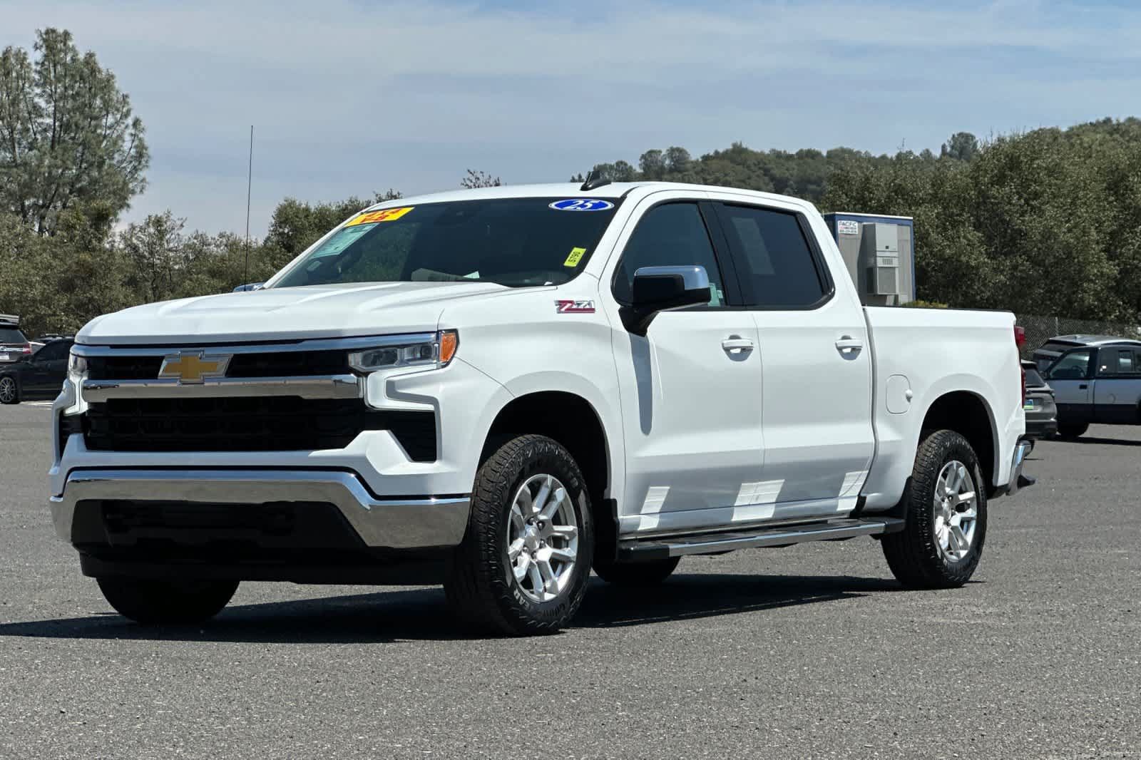 Used 2025 Chevrolet Silverado 1500 LT AWD/4WD image 7