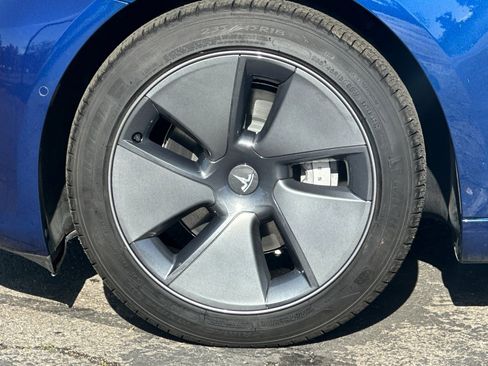 Used 2022 Tesla Model 3 Standard Range image 34