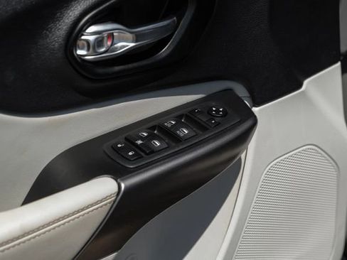 Used 2021 Jeep Cherokee Latitude Lux w/ Sun & Sound Group image 41