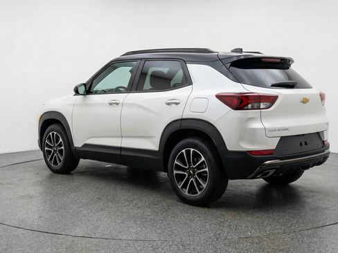 Used 2025 Chevrolet TrailBlazer LT image 6