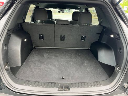 Used 2025 Chevrolet Equinox LT FWD image 36