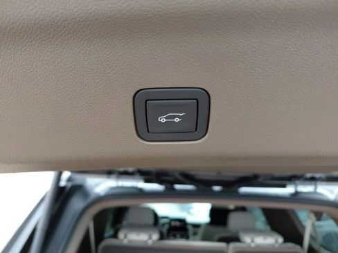 Used 2025 GMC Yukon XL Denali w/ Denali Reserve Package image 36