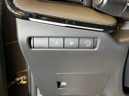 Used 2025 Nissan Kicks SR w/ SR Premium Package image 19