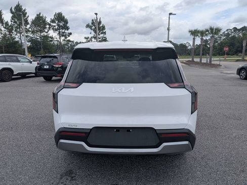 Used 2026 Kia EV9 Light RWD image 5