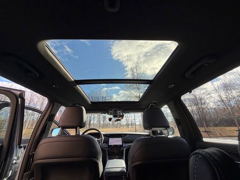 New 2025 Jeep Grand Cherokee L Limited w/ Luxury Tech Group II AWD/4WD image 27