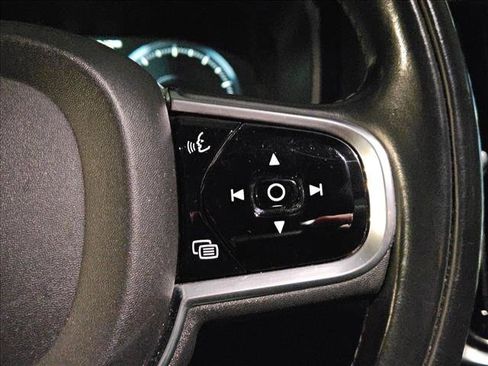 Used 2017 Volvo S90 T5 Momentum w/ Vision Package image 10