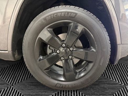 Used 2014 Jeep Grand Cherokee Altitude AWD/4WD image 12