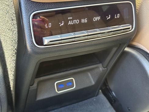 Used 2024 Mercedes-Benz GLS 580 4MATIC image 16