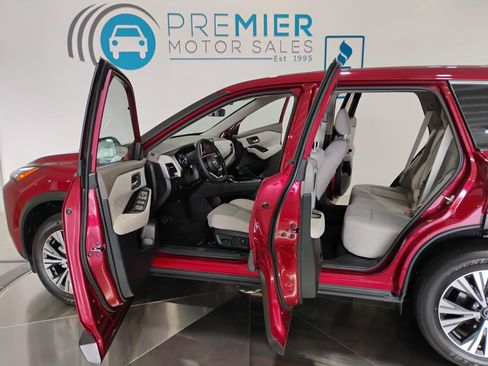 Used 2023 Nissan Rogue SV FWD image 34