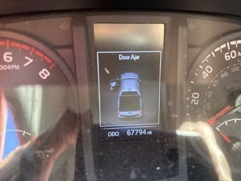 Used 2022 Toyota Tacoma SR w/ SR Convenience Package image 9