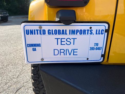 Used 2015 Jeep Wrangler Unlimited Sahara w/ Connectivity Group AWD/4WD image 13