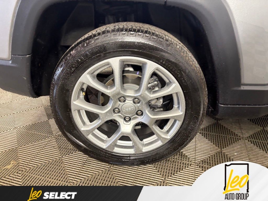 Used 2024 Jeep Compass Latitude AWD/4WD image 24