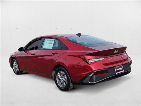 New 2025 Hyundai Elantra SE image 9