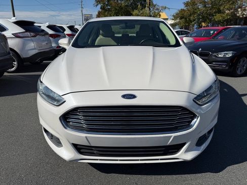 Used 2015 Ford Fusion SE w/ Equipment Group 202A image 2