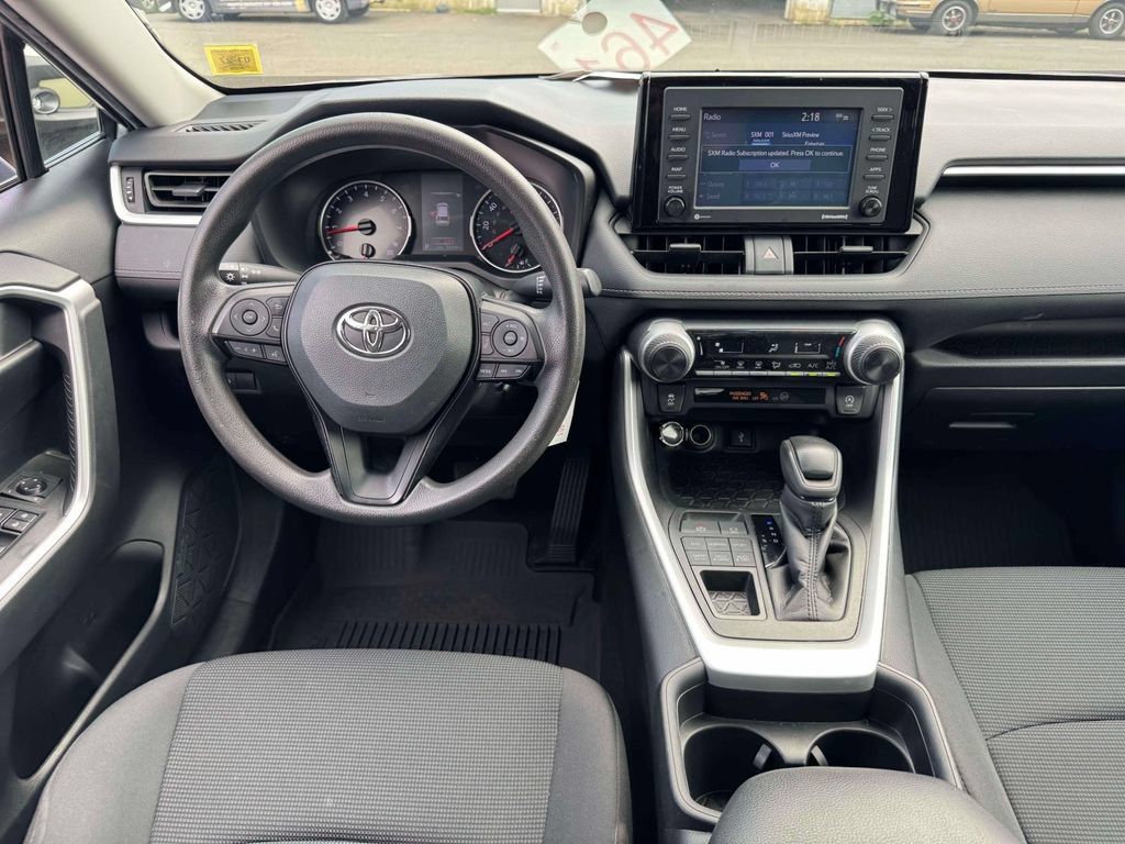 Used 2021 Toyota RAV4 LE AWD/4WD image 16