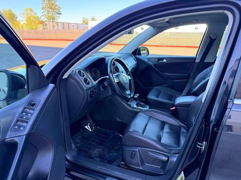 Used 2010 Volkswagen Tiguan S AWD/4WD image 9