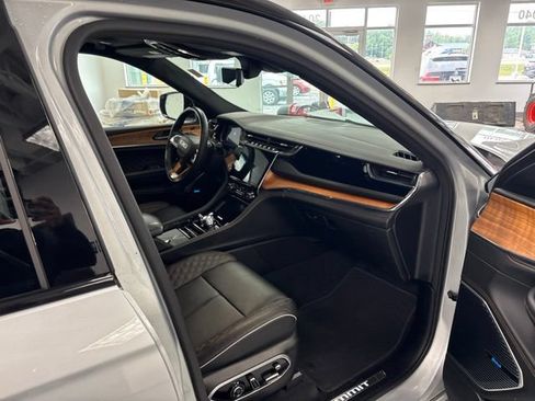 Used 2025 Jeep Grand Cherokee L Summit AWD/4WD image 26