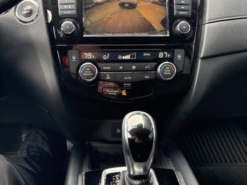 Certified 2020 Nissan Rogue SV image 9