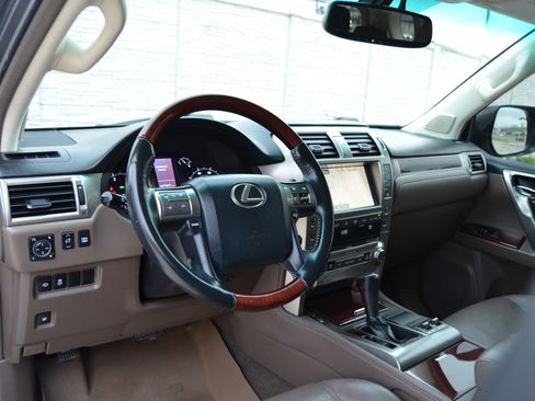 Used 2015 Lexus GX 460 w/ Premium Package image 2