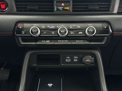 Certified 2024 Honda Pilot TrailSport image 21