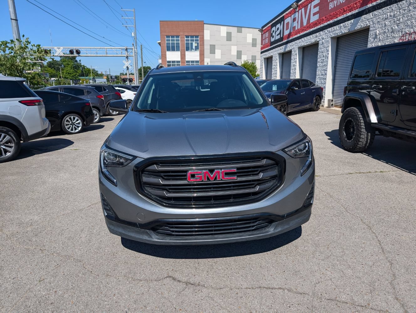 Used 2020 GMC Terrain SLE w/ Driver Convenience Package FWD image 4