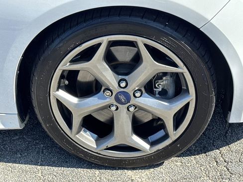 Used 2017 Ford Focus ST image 12
