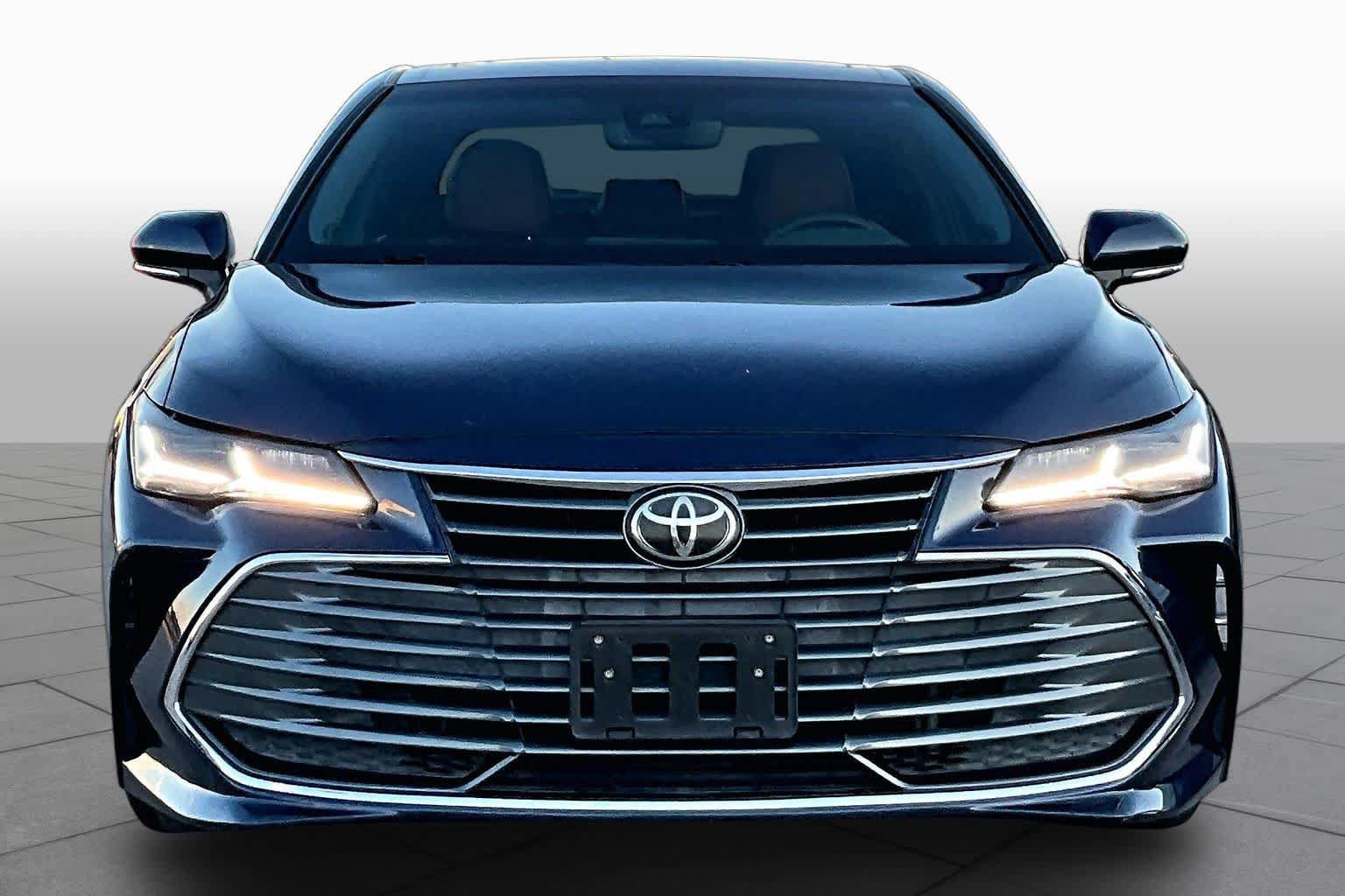 Used 2020 Toyota Avalon Limited FWD image 4