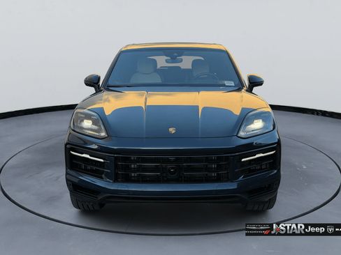 Used 2024 Porsche Cayenne AWD/4WD image 2