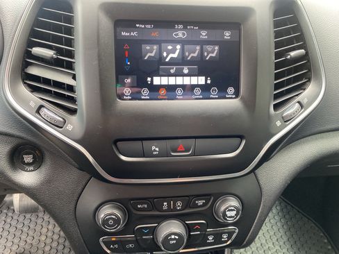 Used 2020 Jeep Cherokee Latitude Plus AWD/4WD image 12
