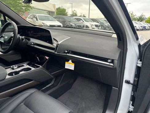 New 2026 Cadillac Vistiq Premium Luxury AWD/4WD image 37