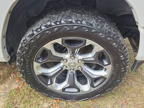 Used 2022 RAM 1500 Limited w/ Body Color Bumper Group image 17
