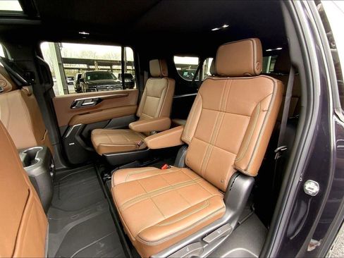 New 2026 Chevrolet Suburban High Country AWD/4WD image 14