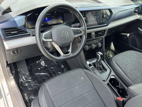Used 2024 Volkswagen Taos SE FWD image 9