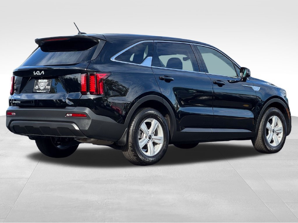 Used 2023 Kia Sorento LX FWD image 7