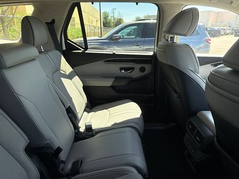 Used 2023 Honda Pilot Elite image 4