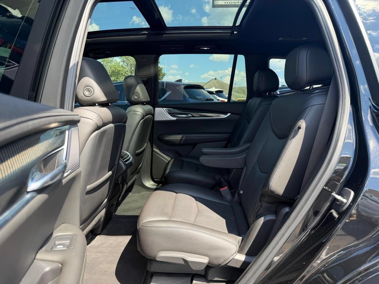 Used 2023 Cadillac XT6 Sport w/ LPO, ONYX Package AWD/4WD image 11