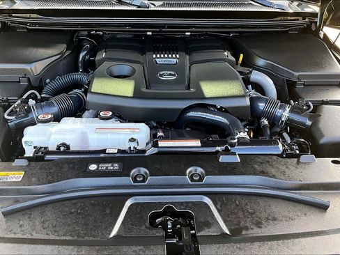 Used 2025 Lexus GX 550 w/ Accessory Package (2T) image 13