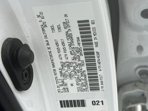 Used 2021 Toyota Tacoma TRD Sport w/ Technology Package image 3