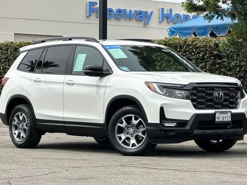 Certified 2023 Honda Passport TrailSport image 2