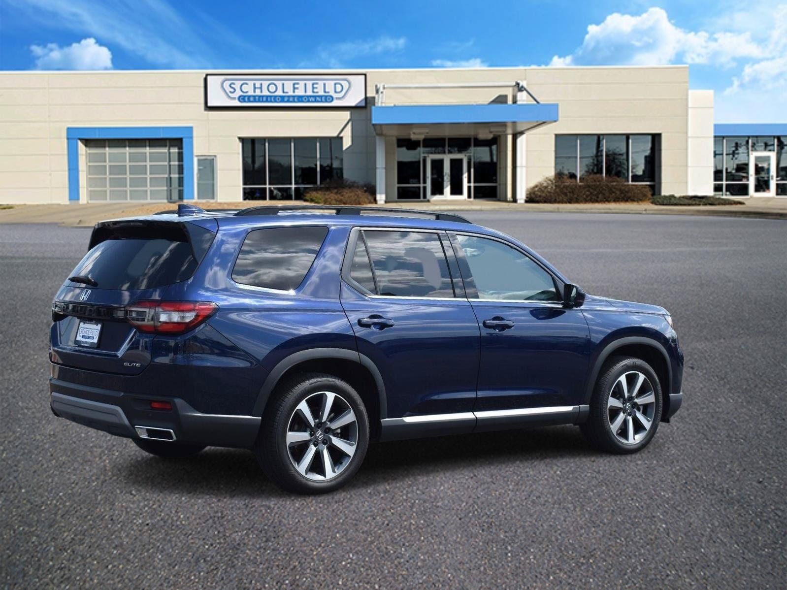 Used 2025 Honda Pilot Elite image 3
