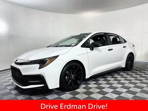 Used 2021 Toyota Corolla SE FWD image 3