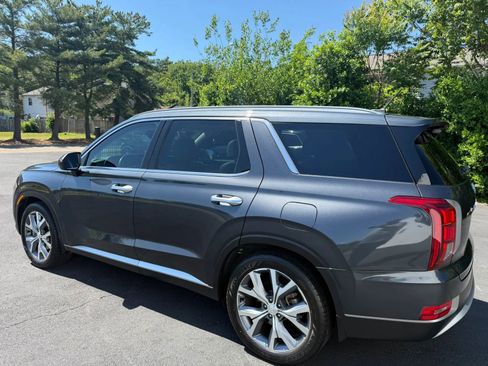 Used 2020 Hyundai Palisade SEL w/ Premium Package FWD image 3