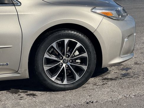 Used 2018 Toyota Avalon XLE Premium image 5