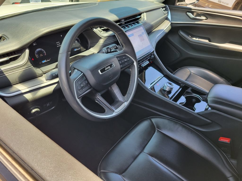 Used 2023 Jeep Grand Cherokee Limited RWD image 3